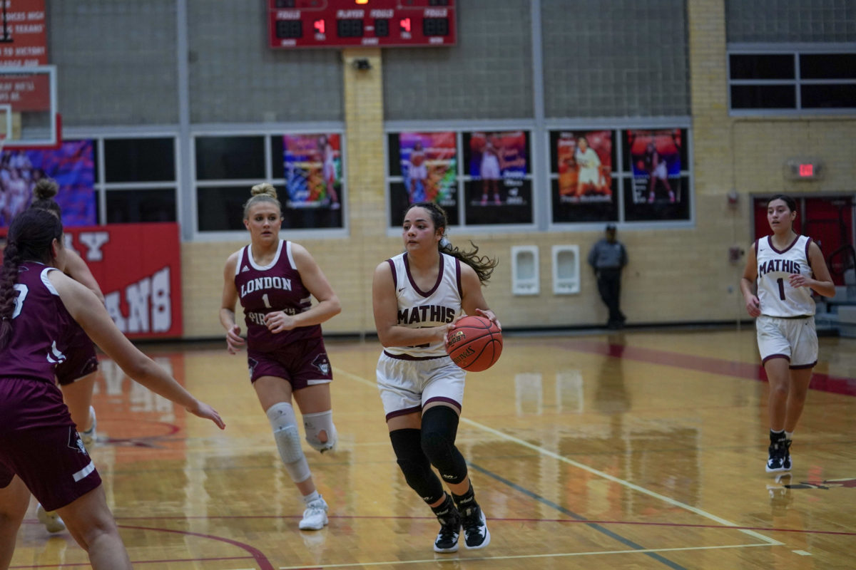 mathis-london-girls-basketball-playoffs00076